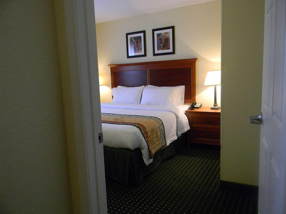 Towneplace Suites By Marriott Clinton At Joint Base Andrews Buitenkant foto